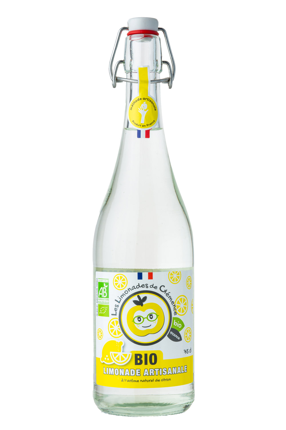 Photographie de bouteille de limonade sur fond blanc