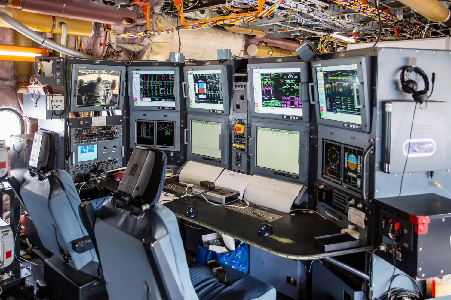 Les écrans et consoles de l'avion de test Airbus A350