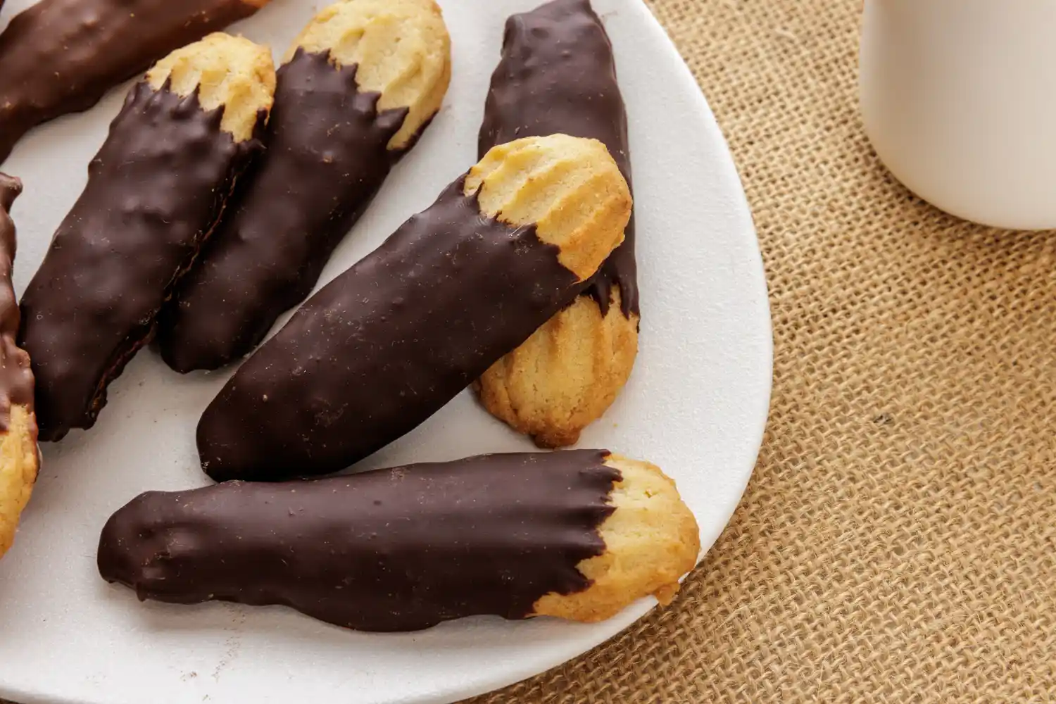 Photographie pâtisserie de petits biscuits au chocolat